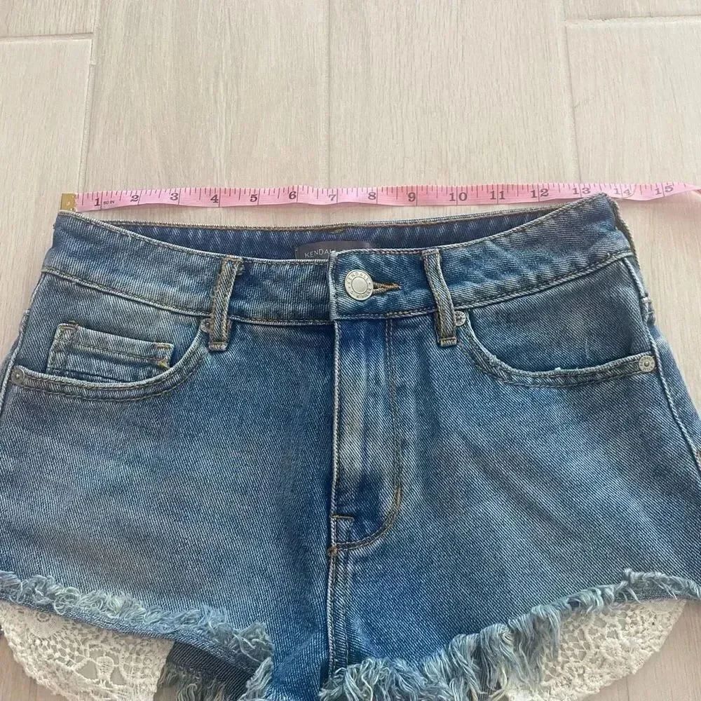 Kendall and Kylie Jean Shorts with Lace Pockets - Picture 5 of 7